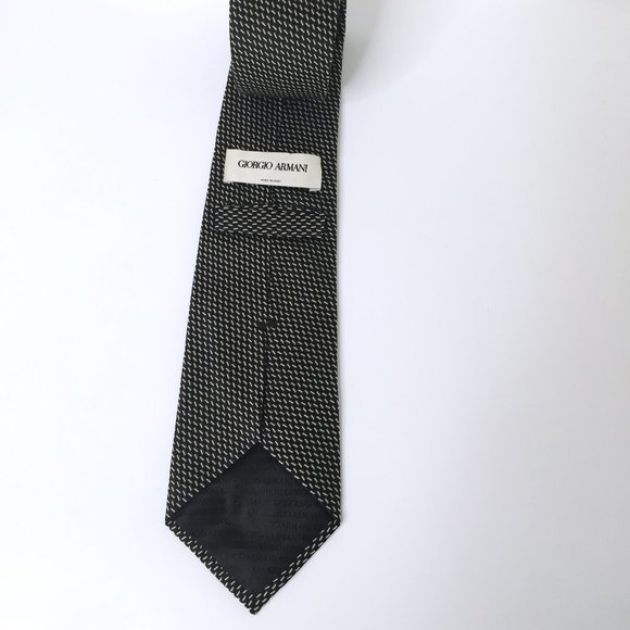 Giorgio Armani Tie 100% Silk, Made In Italy, Black and White Pattern - Picture 4 of 13
